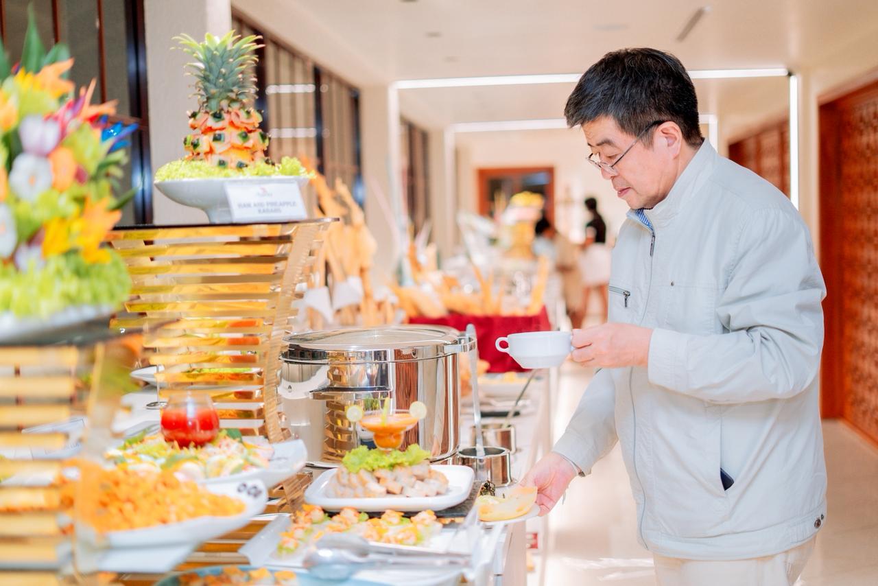 Guest at the buffet